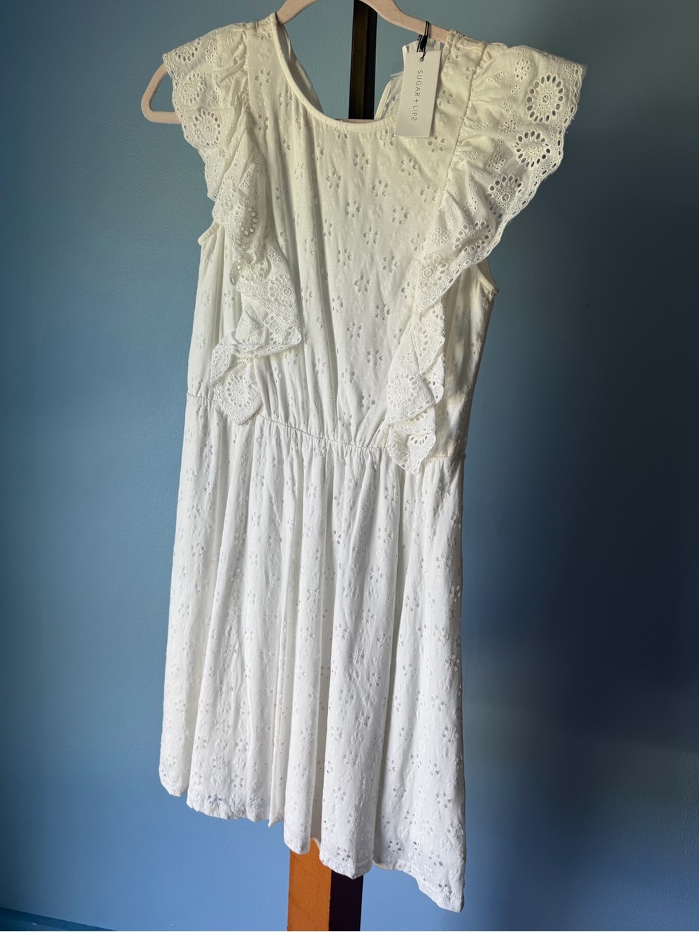 Sugarlips nwt White Eyelet Ruffle Dress med stretch
